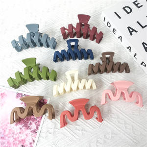 Klip Rambut Berbentuk <span class=keywords><strong>M</strong></span> Sederhana, Tempramen Morandi Frosted Claw Clip Mode Headwear Warna Solid Geometris Elegan Jepit Rambut Rahang - Product Image 1