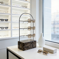 Présentoir de Comptoir Personnalisé pour Lunettes de Soleil avec Base en Marbre et Structure Métallique pour Magasin d'Optique