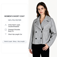 Manteau court gris 100 % polyester pour femme, coupe carrée, double boutonnage, revers cranté, boutons noirs, poches latérales à rabat, style décontracté