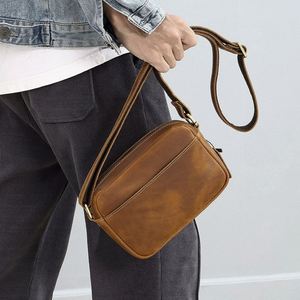 Bolso Bandolera Pequeño de Cuero Crazy Horse Moderno para Hombre, Bolso Mensajero de Alta Gama, Duradero y Promocional - Product Image 4