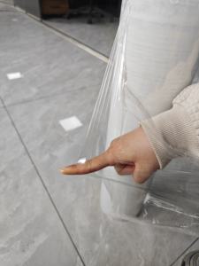 Emballage en PE personnalisé rouleau de film étirable géant longueur 50cm x 300m ruban en plastique souple noir de protection élevée pour l'emballage - Product Image 2