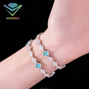 สร้อยข้อมือเทนนิสลายใบโคลเวอร์สี่แฉก ประดับเพชรโมอิสซาไนต์ VVS ชุบทอง เงินแท้ 925 ผ่านการทดสอบเพชร ได้รับการรับรองจาก GRA - Product Image 1