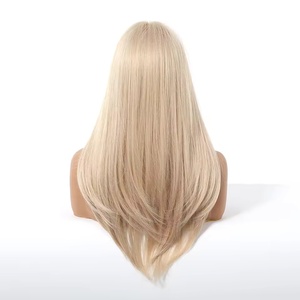 Perruque longue et volumineuse pour femme, style européen et américain, avec frange droite et cheveux superposés, couvrant entièrement la tête, densité 150%, avec bonnet en maille à boutons - Product Image 3