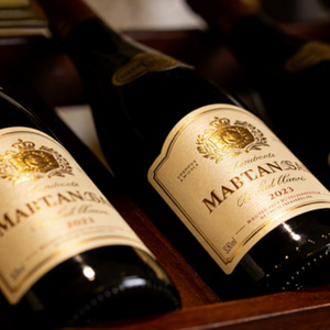 Étiquette de vin personnalisée en papier texturé avec gaufrage en feuille d'or 3D, autocollante, de qualité alimentaire, avec logo privé, pour bouteilles de vin - Product Image 3