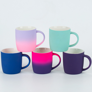 Tazza in Ceramica <span class=keywords><strong>con</strong></span> Finitura Satinata e Colore Sfumato, Regalo Promozionale, Design Moderno e Minimalista, Tazza <span class=keywords><strong>con</strong></span> Manico e <span class=keywords><strong>Nome</strong></span> in Rilievo - Product Image 4