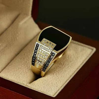 Zubehör Gold breites Gesicht schwarzer Diamant Männer Ring neue Mode Schmuck Ring r10