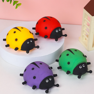 Jouet anti-stress populaire en TPR souple en forme de coccinelle avec poudre à farine à l'intérieur pour enfants - Offre spéciale - Product Image 5