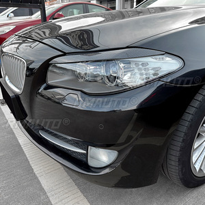 Autocollants pour les sourcils des phares avant de voiture, aspect noir brillant/carbone, pour BMW Série 5 F10 F11 2011-2014 - Product Image 6