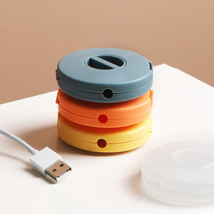 Cargador Portátil con Cable USB Flexible, Caja de Almacenamiento de Cables, Enrollador de Cables de Plástico, Organizador de Cables Retráctil con Soporte - Product Image 3