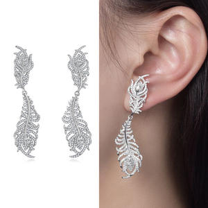 Boucles d'oreilles de luxe en argent avec plumes de paon et moissanite pour femme – Collection Mode - Product Image 5