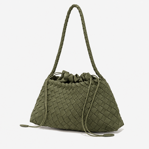 Sac fourre-tout vintage en cuir suédé tressé léger pour femme, avec fermoir et bandoulière amovible, capacité 1L, collection Hiver 2026 - Product Image 1