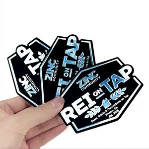 Autocollant personnalisé découpé à la forme, imperméable, résistant aux déchirures, avec vernis UV sélectif 3D, gaufrage en relief, finition brillante ou mate, étiquette de marque, logo, adhésif puissant - Product Image 1