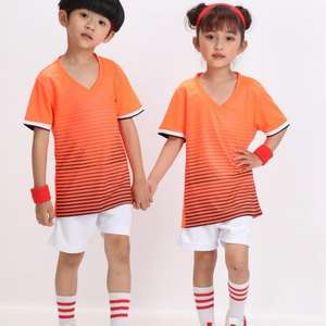 บริการ OEM ออกแบบเสื้อฟุตบอลสำหรับผู้ชายมืออาชีพ คุณภาพสูง ตัดเย็บด้วยระบบอัตโนมัติ พร้อมลายพิมพ์แบบรีดร้อน ผลิตจากโพลีเอสเตอร์ 100% - Product Image 3