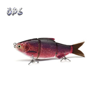 Leurre de pêche rigide multi-articulé 3 segments, type swimbait, avec écailles réalistes, queue à plumes et hameçon triple, leurre coulant