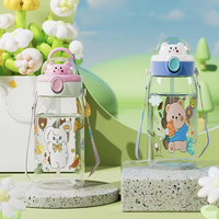Grande gourde portable à paille en plastique, grande capacité, motif dessin animé, avec figurines de poupées, pour l'extérieur
