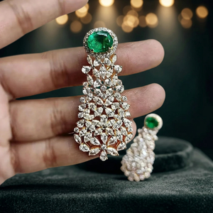 Pendientes Clásicos de Mujer Chapados en Oro de 18K con Piedra Verde Corte Esmeralda y Diseño de Flor de Cristal Marquise para Boda - Product Image 4