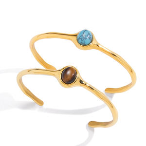 กำไลข้อมือทรงเรขาคณิตทันสมัยสำหรับผู้หญิง ทำจากหินไทเกอร์อายธรรมชาติ ประดับทอง 18K และสแตนเลสสตีล พร้อมแหวนแบบเปิดลายกากบาท ประดับพลอยประจำเดือนกรกฎาคม - Product Image 1