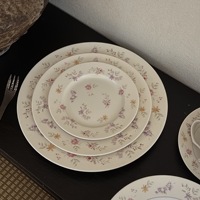Ultra-belle assiette en céramique florale violette Nouveau style français Soucoupe jetable pour tasse à thé de l'après-midi avec plante