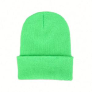 Gorros de Invierno Personalizados al por Mayor, Gorros de Color Sólido con Forro de Satén Acrílico y Logotipo Bordado - Product Image 3