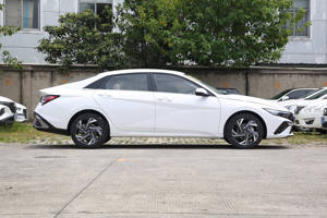 Venta al por mayor Hyundai Elantra 2024 coche 1,5 T CVT GLS gasolina chino compacto buen rendimiento coches usados Kerala Nigeria Japón - Product Image 3