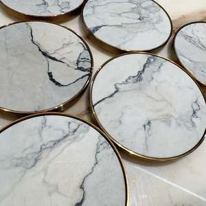ที่รองแก้วหินอ่อนหินธรรมชาติสีขาวลายพรางทันสมัยงานฝีมือสำหรับใช้ในห้องครัวและบันไดกลางแจ้ง - Product Image 1