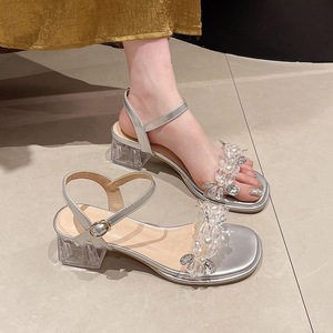 Sandalias de tacón de bloque con estampado de leopardo de cuero genuino de diseñador 2025 al por mayor para mujer, con punta dividida y cierre de botón, directamente de fábrica. - Product Image 3