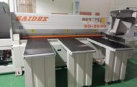 Machine de découpe automatique électrique CNC à haute efficacité pour panneaux en PMMA, polystyrène, polycarbonate, plexiglas et acrylique, prix d'usine 1