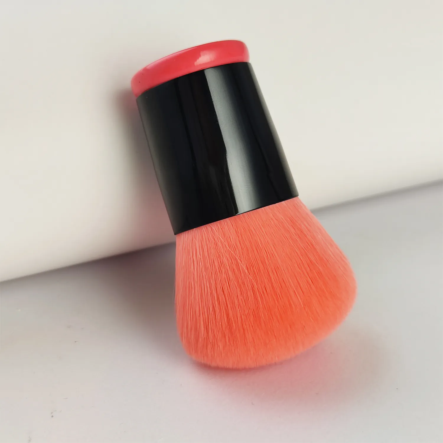 Gracedo single cute mini red black travel powder brush high quality custom comfortable blusher brush makeup brush manufacturer