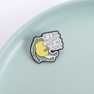 Se sono lunatico dammi spille con smalto Foody simpatiche spille con rana da meditazione vestiti con risvolto regalo di gioielli divertenti - Product Image 1