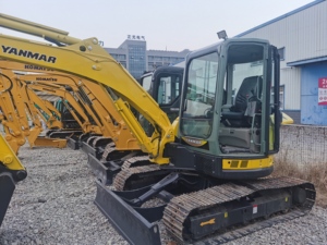 Mini-excavatrice Yanmar 35 d'occasion (90% neuve), robuste, fabriquée au Japon, 3,5 tonnes, avec accessoire marteau hydraulique et pince. - Product Image 1