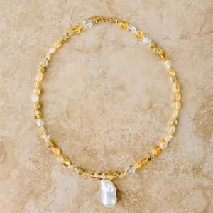 Collier en perles de pierre naturelle en cristal jaune, bijoux d'été, chaîne de clavicule vintage, design tendance, collier pour femmes - Product Image 1