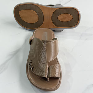 Sandales d'extérieur durables en PU pour hommes, à bout ouvert, semelle antidérapante, confortables, pour l'été, approvisionnement direct usine pour le marché d'Arabie Saoudite et des Émirats Arabes Unis - Product Image 1