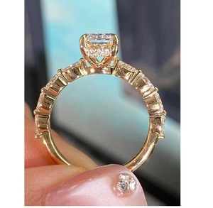 Anillo de Compromiso y Boda con Diamante Cultivado en Laboratorio, Corte Radiante de 3CT, Oro de 14K, Claridad VVS VS, Lujoso para Mujer, Certificado - Product Image 6