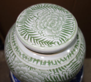 Flessen & Potten Vintage Chinese Groene Geglazuurde Gemberpot Shiwan Aardewerk Montclair Papegaaien Groene En Witte Gemberpot - Product Image 3