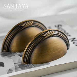 Gagang Kabinet Dapur Bentuk Kerang Santaya Antik Kuningan Disikat, Kenop Laci Lemari Kamar Tidur, Gagang Furnitur - Product Image 1