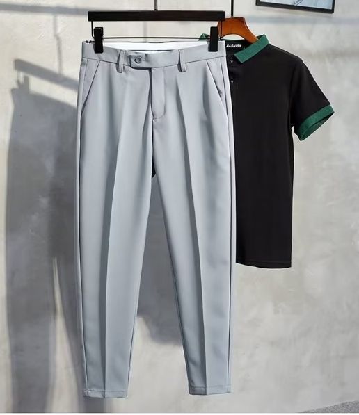 สีเทาอ่อน