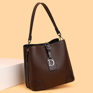 2025 时尚 PU 皮革斜挎包女式单肩带防水搭扣闭合涤纶衬里四季通用名牌 - Product Image 3