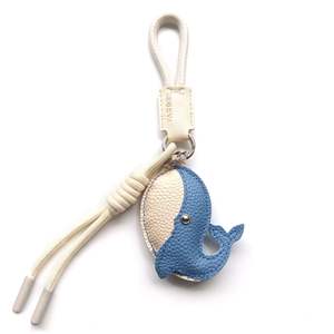 Lindo Llavero de Delfín con Colgante Decorativo para Cartera de Chica, Pareja o Estudiante, de Cuero PU Ecológico y Duradero con Diseño de Ballena Oceánica - Product Image 4