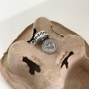 Yinruitai S925 Plata de Ley, Colgante Giratorio de Brújula de los Ocho Tesoros, Collar Unisex de Estilo Chino, Accesorios DIY - Product Image 4