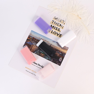 การออกแบบบุคลิกภาพเป็นมิตรกับผิวรสผลไม้เปลี่ยนสี Chapstick ส่วนผสมบํารุงผิวธรรมชาติน้ําผึ้งขี้ผึ้ง Lip Blam - Product Image 1