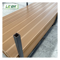 Plancher de terrasse extérieur en composite bois-plastique (WPC) antidérapant et étanche pour jardin et parc, fabriqué en usine à Guangdong