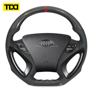 Volant en fibre de carbone véritable TDD compatible avec Hyundai Sonata 8 2011-2014 - Product Image 1