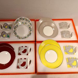 Vente en gros de tasses et soucoupes de luxe britanniques de la collection Runway 2 disponibles - Product Image 1