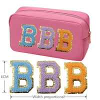 Vente en gros directe usine : Patchs thermocollants personnalisés en chenille brodée de 6 cm, lettres colorées, paillettes et sequins dorés pour chapeaux et vêtements