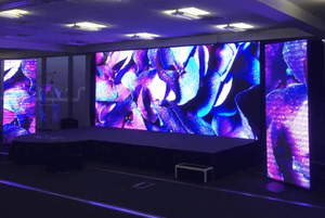 Pantalla LED para Exteriores, Resolución 4K, Brillo de 7000 cd, IP65 Impermeable, Montaje en Pared, Color Plateado - Product Image 3