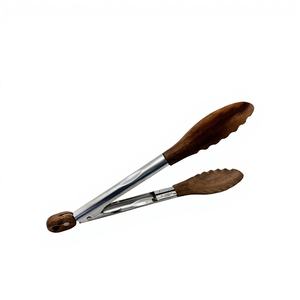 ที่คีบอาหารแบบล็อคได้ ขนาด 9 นิ้ว ทำจากสแตนเลสสตีล ด้ามจับไม้กระถินณรงค์ เป็นมิตรกับสิ่งแวดล้อม พร้อมโลโก้สั่งทำได้ - Product Image 1