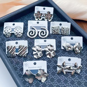 RINHOO Pendientes de Acero Inoxidable para Mujer, Impermeables, Simples, Irregulares, Color Plata, con Forma de Corazón, Hipoalergénicos, Joyería Geométrica de Metal - Product Image 2