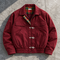 Blouson Utilitaire Homme Personnalisé Bordeaux Doublure à Carreaux Boutons Métalliques Vêtement de Travail Bomber Décontracté Streetwear Vêtement d'extérieur OEM ODM
