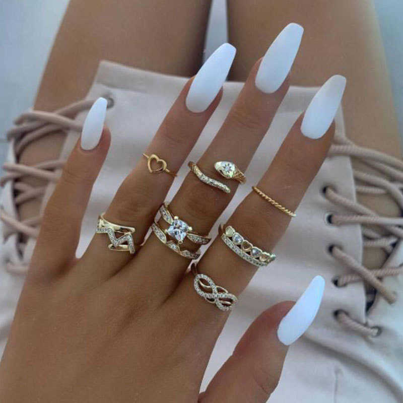VRIUA 8 Teile/satz Von Retro Gold Herz Schlange Illimited Ring Set Damen Kristall Einfache Fashion Party Hochzeit Schmuck Ring Set