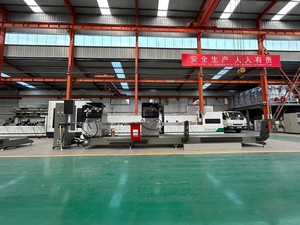 Scie de découpe CNC entièrement automatique à double tête 650 pour profilés de porte en aluminium à angle variable - Product Image 2